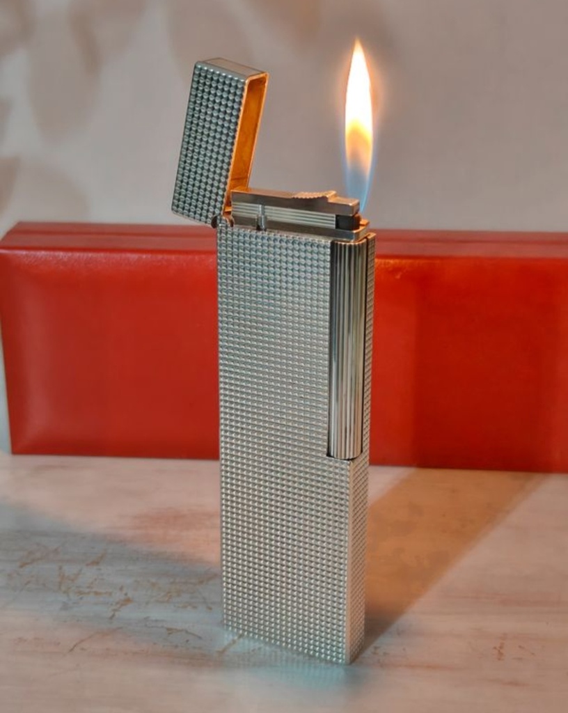 Briquet de table ST Dupont ligne 2  pointe de diamant plaqué argent Entièrement révisé
